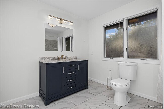 Building Photo - 3332 Barlyn Ln