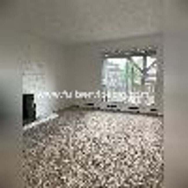 Building Photo - Sweet Seatac 2 BD Top Floor Condo+Parking!