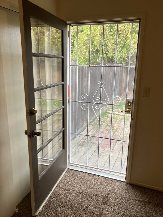 Building Photo - plumeria2509 - 7/50/0 - R