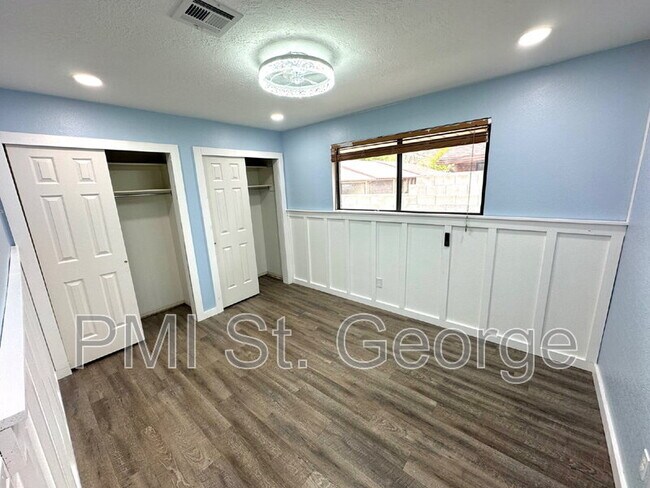 Building Photo - 460 S Main St