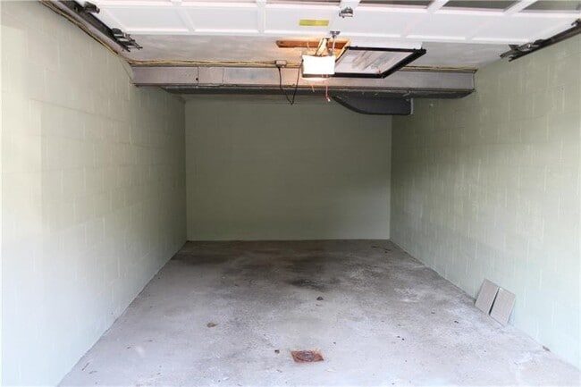 Building Photo - 1415 Pine Hollow Rd