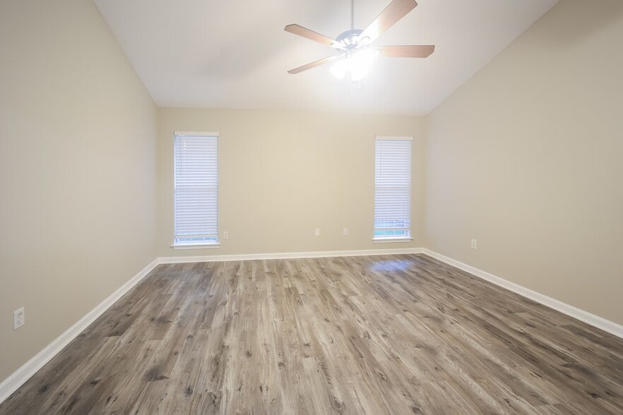 Building Photo - 5755 Kuykendall Dr