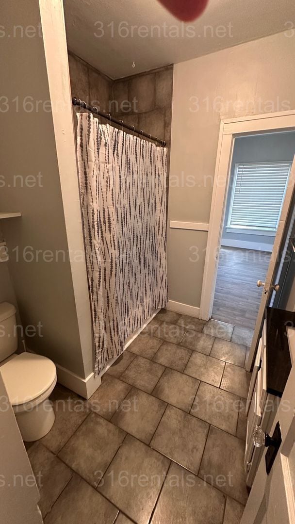 Building Photo - $849 - 2 bed 1 bath - Single Family Home L...
