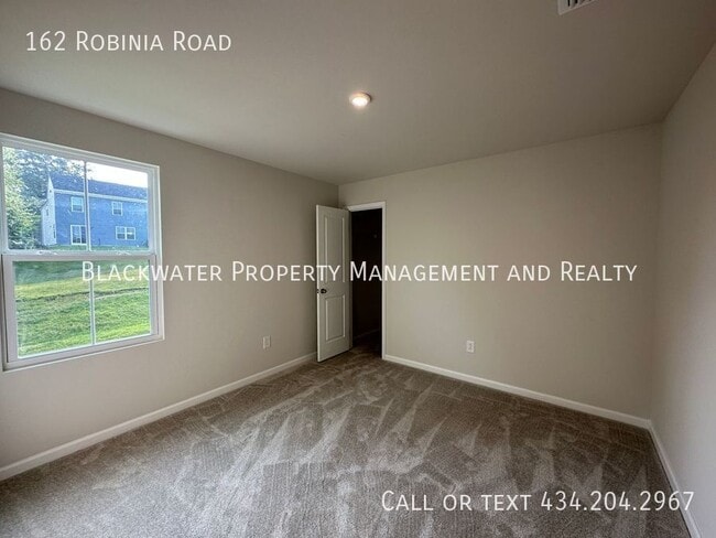 Building Photo - 162 Robinia Rd