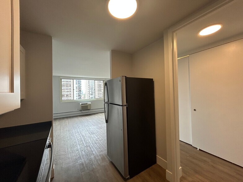 Building Photo - 1344 N Dearborn St