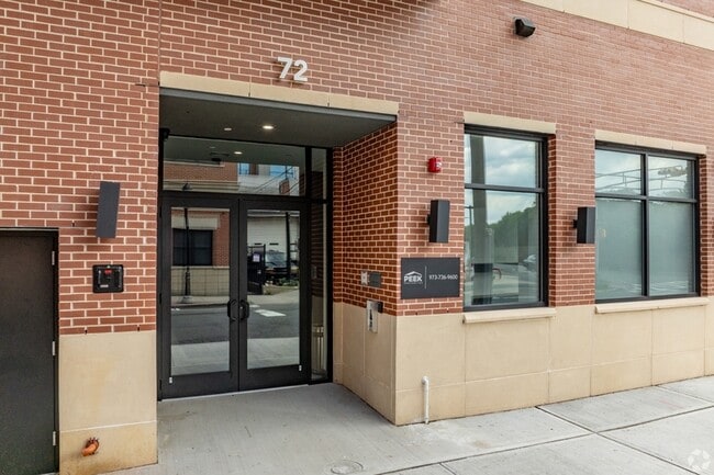 Building Photo - 72 S Essex Ave