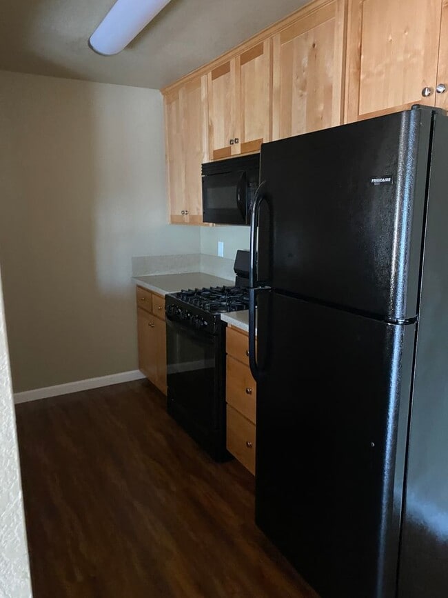 Building Photo - 2076 Fancy Oaks Dr, Redding, CA 96003