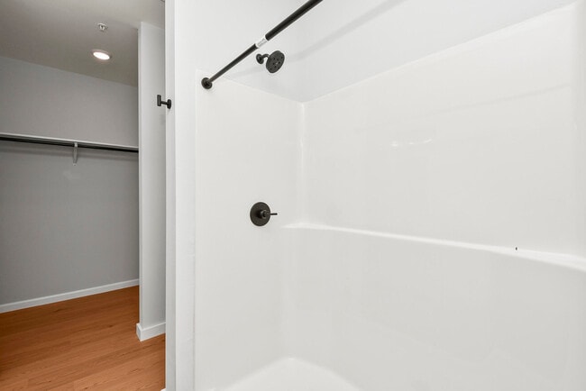 Building Photo - 505 W Grand St