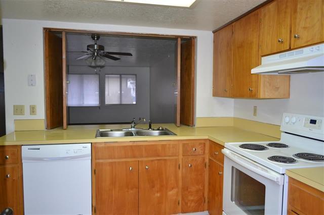 Building Photo - 2 Bedroom 1.5 Bathroom 4 plex (6 month lea...