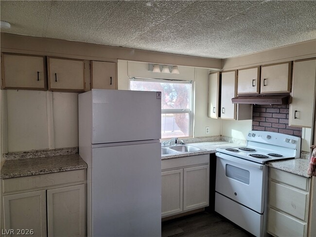 Building Photo - 1121 Pawnee Ln