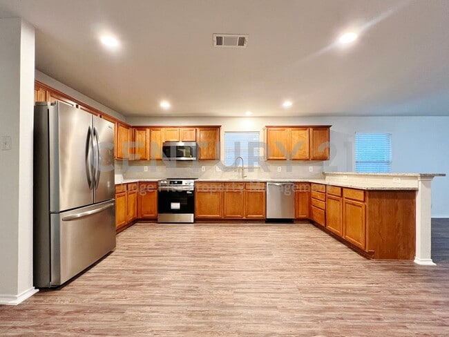 Building Photo - Recently Updated 3/2/2 Home Located in Nor...