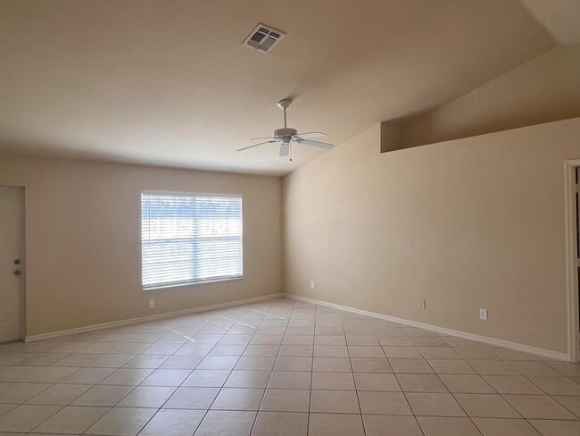 Building Photo - Lovely Home In SW Cape Coral