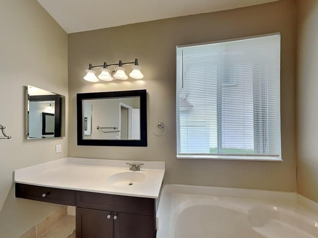 Building Photo - 5534 Lake Tern Pl