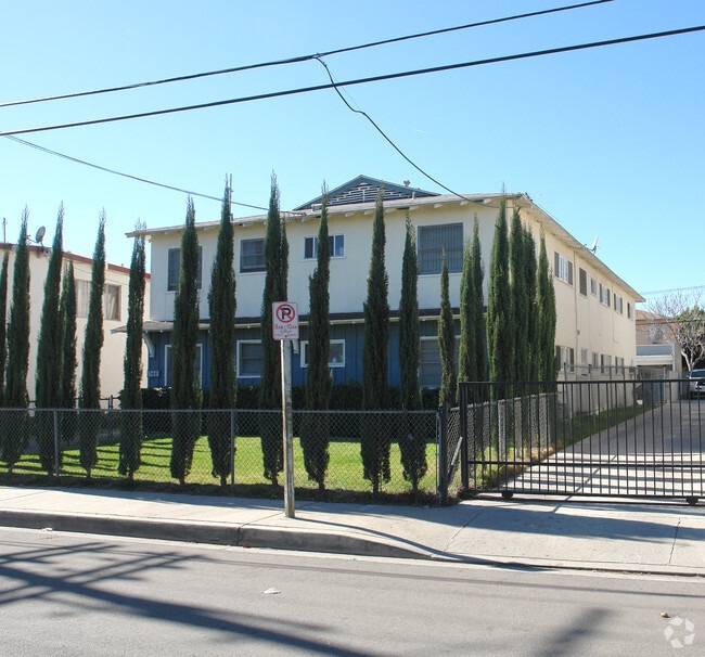 tree obstruction - 5223 Auckland Ave