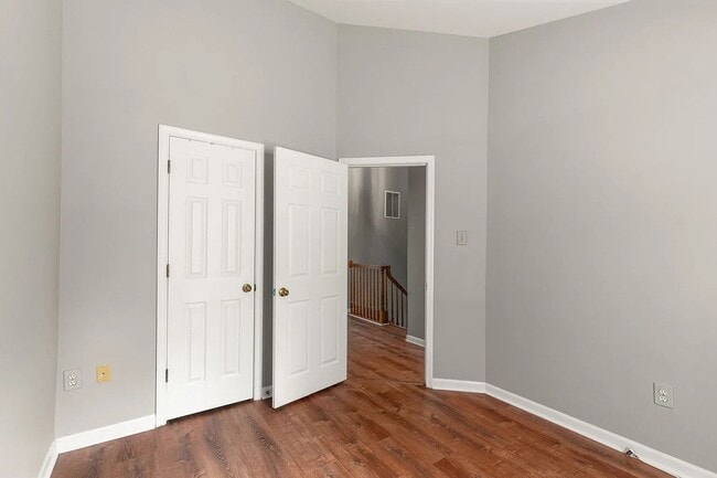 Building Photo - 3 bedroom County Walk Townhouse