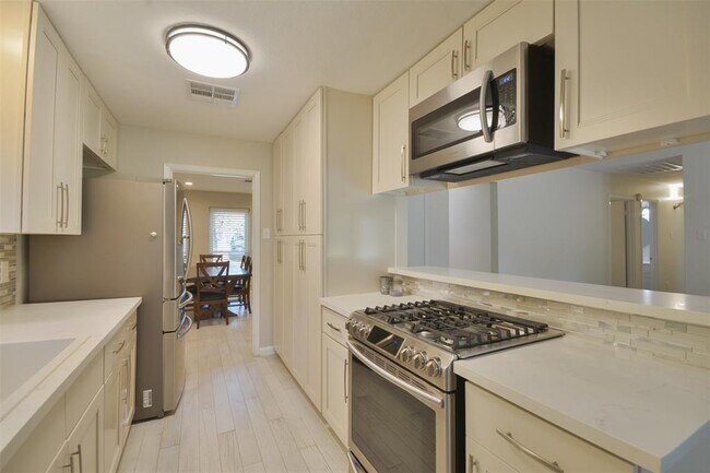 Building Photo - 1420 Sweet Gum Ln