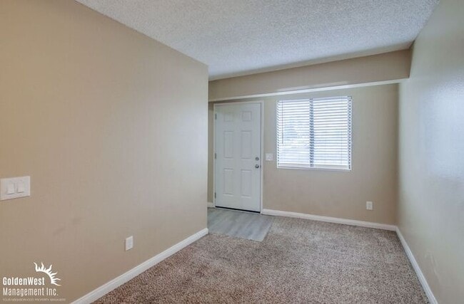 Building Photo - Charming 2Bdm 1Ba Apartment in the North P...