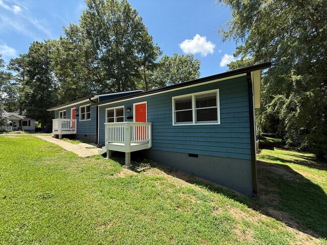 Building Photo - Johnson Street [2 UNITS]