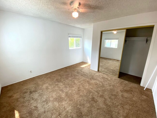 Building Photo - **Large 4 Bedroom, 2 Bathroom in East LA**