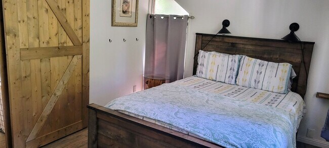 Building Photo - 3 bedroom, 2 bathroom in Twin Peaks