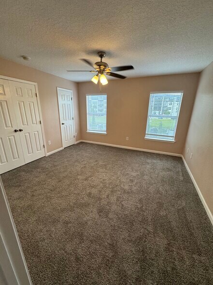 Building Photo - 1034 N Black Cherry Dr