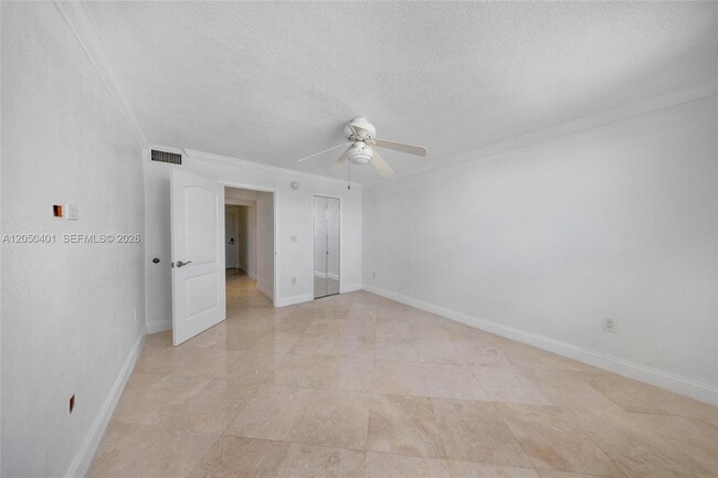 Building Photo - 720 Collins Ave