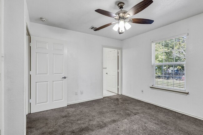 Building Photo - 211 Caddo St