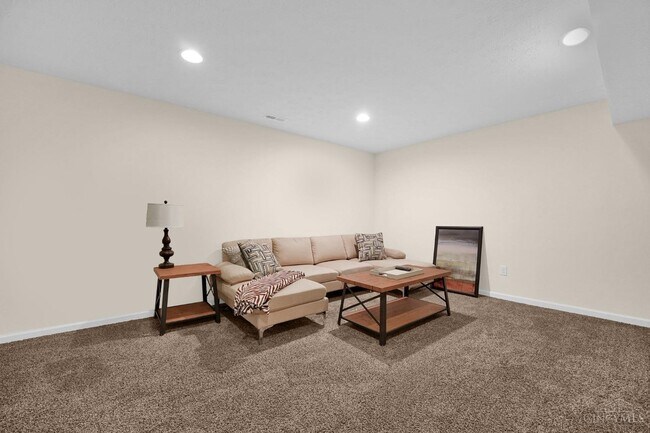 Building Photo - 6468 Holly Ln