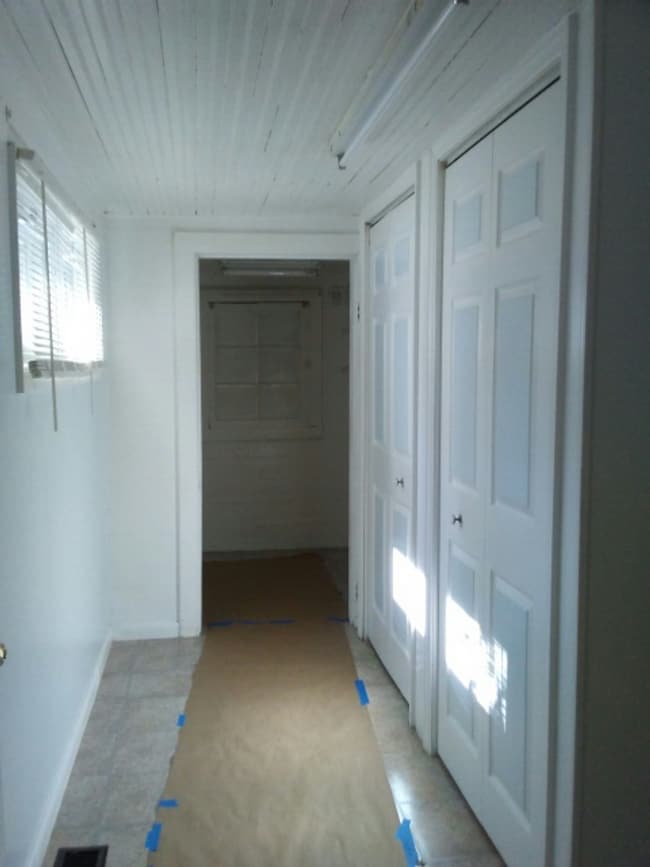 Building Photo - Bungalow Located Just Outside of Town