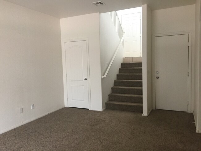 Building Photo - IMPECCABLE 2-STORY IN FANTASTIC NEIGHBORHOOD!