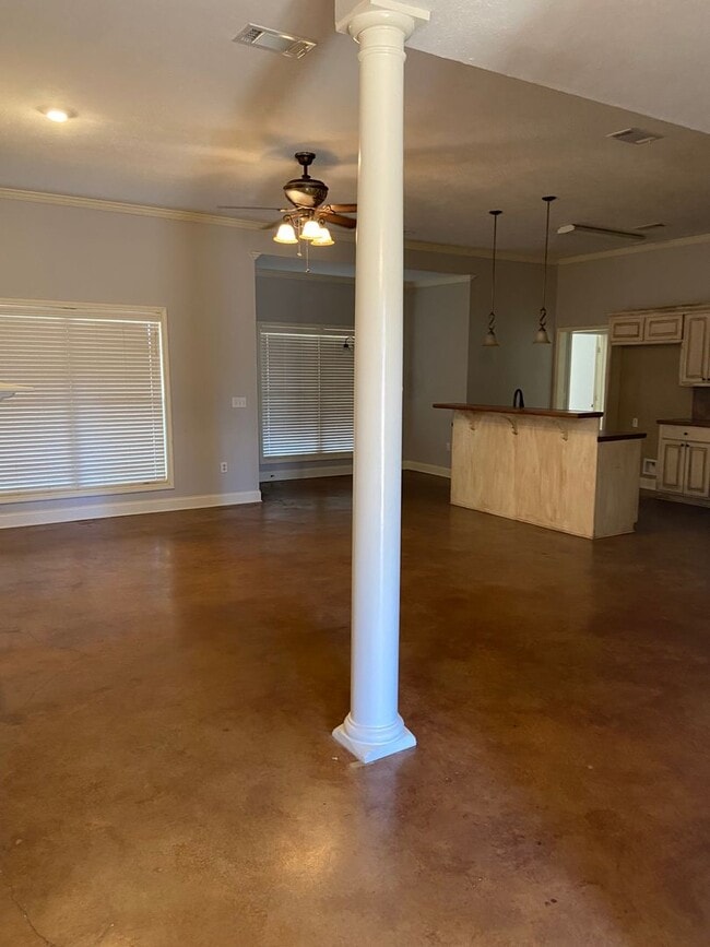 Building Photo - A must have in Canton, MS!!