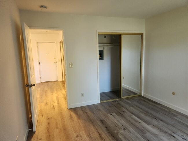 Building Photo - 259 Eden Roc Dr