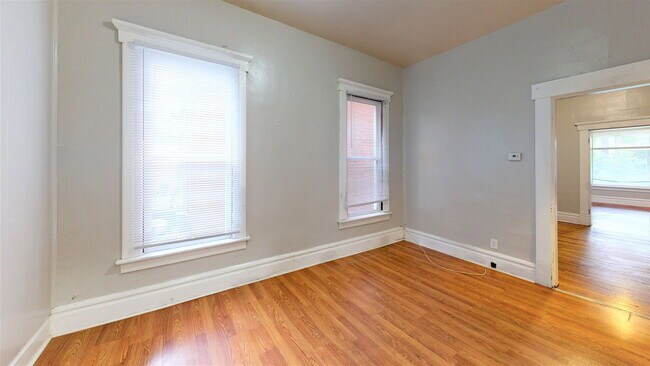 Building Photo - 206 W 8th Ave