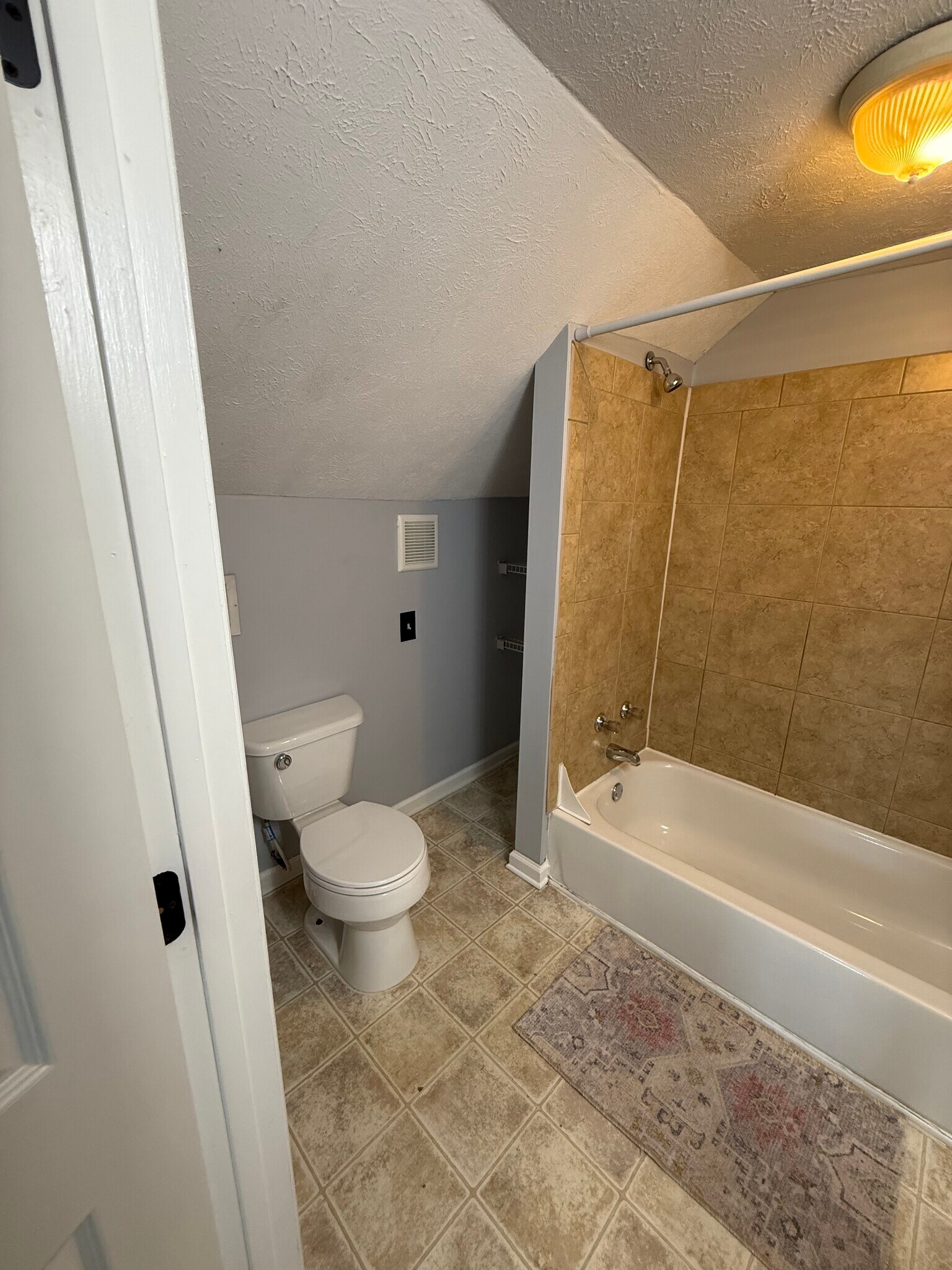 Full bathroom part of upstairs suite - 1624 Porter Ave
