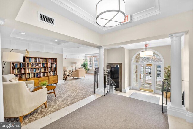 Building Photo - 4951 Brenman Park Dr