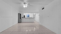 Building Photo - 2860 Somerset Dr