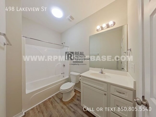 Building Photo - 498 Lakeview St