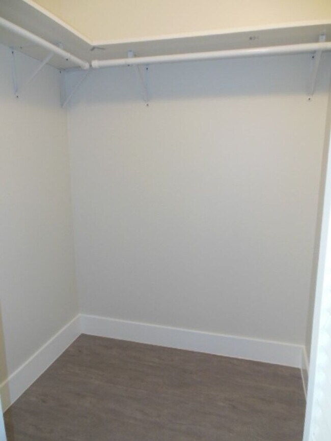 Building Photo - ONE BEDROOM ONE BATHROOM! WATERFRONT COMMUNITY!