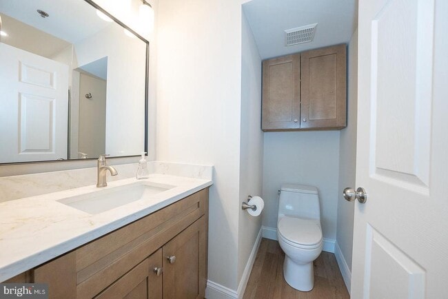 Building Photo - 335 Paoli Pointe Dr