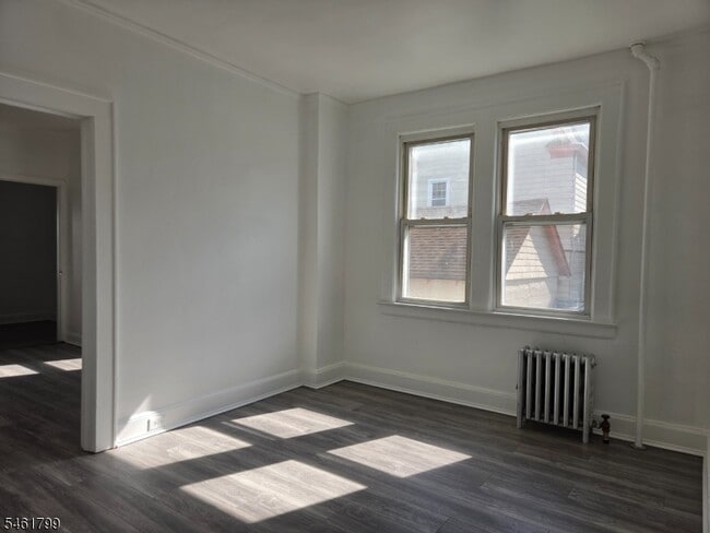 Building Photo - 10 Lois Pl