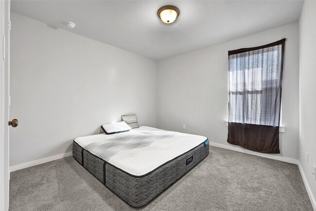 Building Photo - 7214 Clearwater Cv Dr