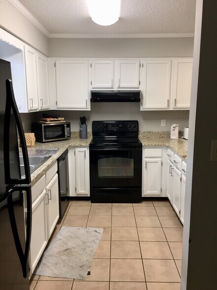 kitchen - 4615 Calle Arenoso