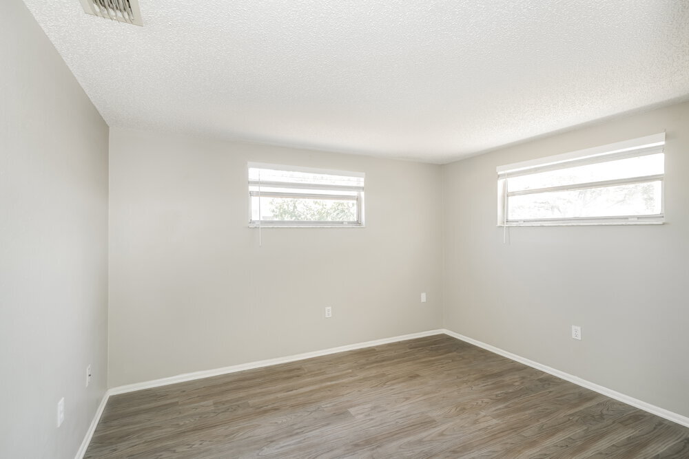 Building Photo - 11610 Meadow Dr