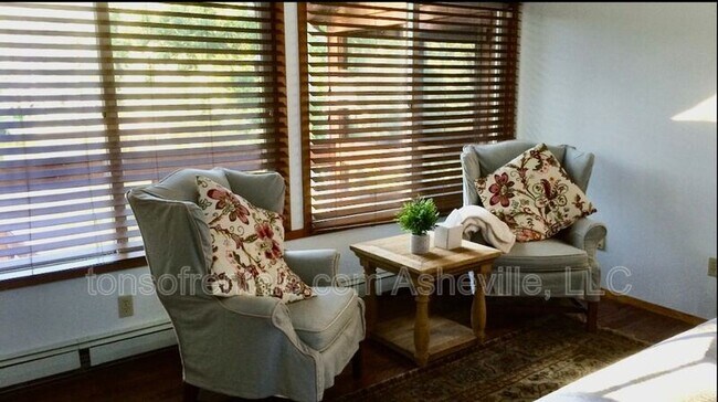 Building Photo - 4 Coma Lk Ln