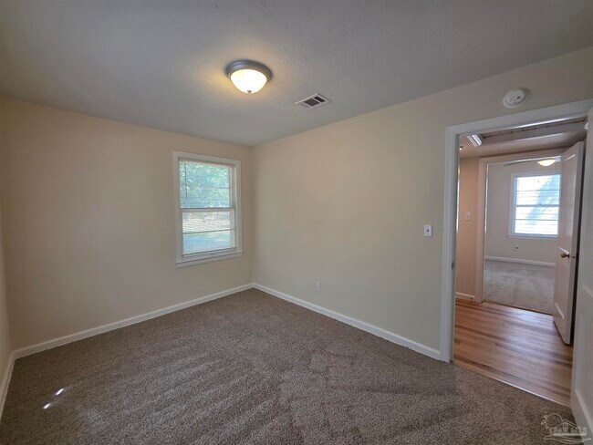 Building Photo - 35 Kennington Dr
