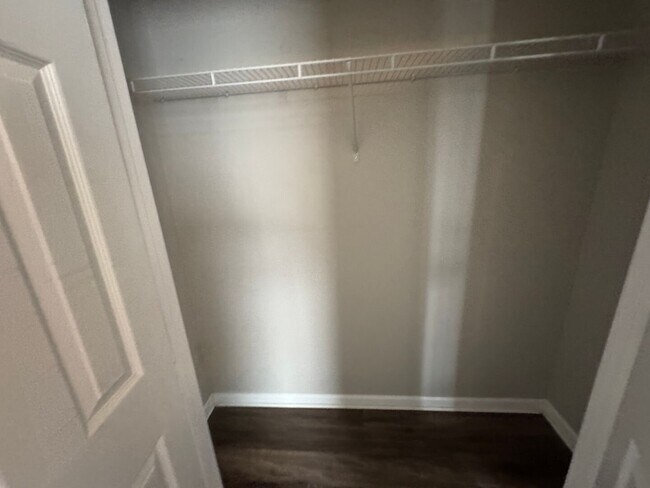 Building Photo - Beautiful 3 bed 2 bath home with open floorplan