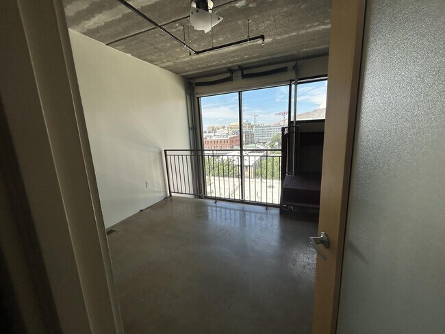 Building Photo - 360 W 300 S