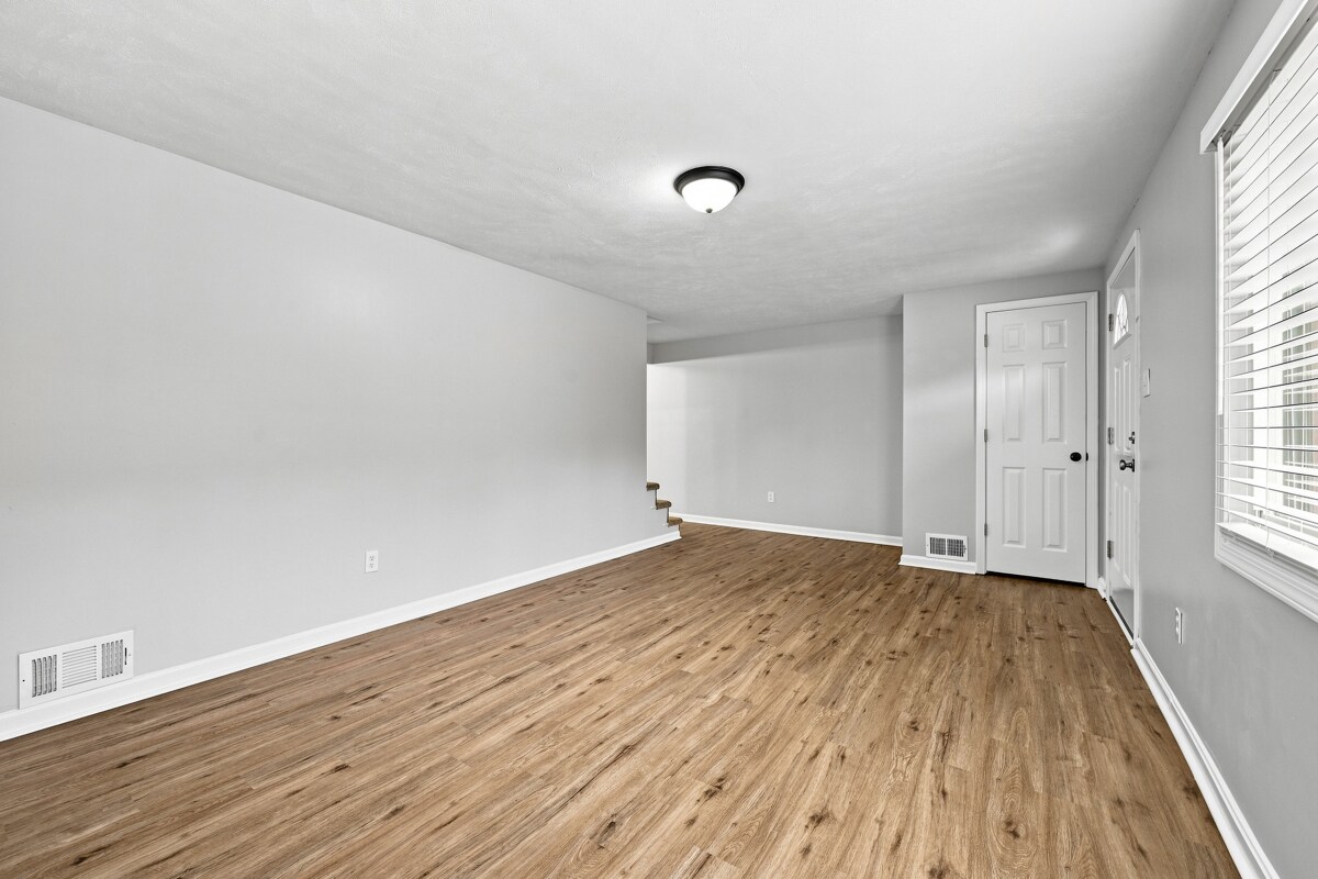 Building Photo - 56 Pointview Rd
