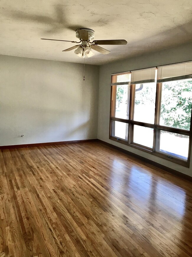 Building Photo - 24 Mathers Farm Rd