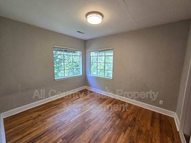 Building Photo - 111 Hollyberry Ln